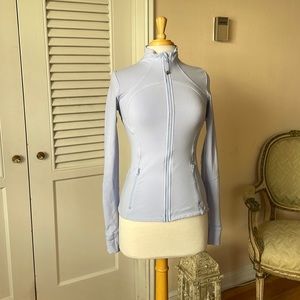 Lululemon jacket lavender not blue color gently use